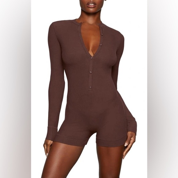 SKIMS Soft Lounge Button Up Henley Onesie - Picture 10 of 13